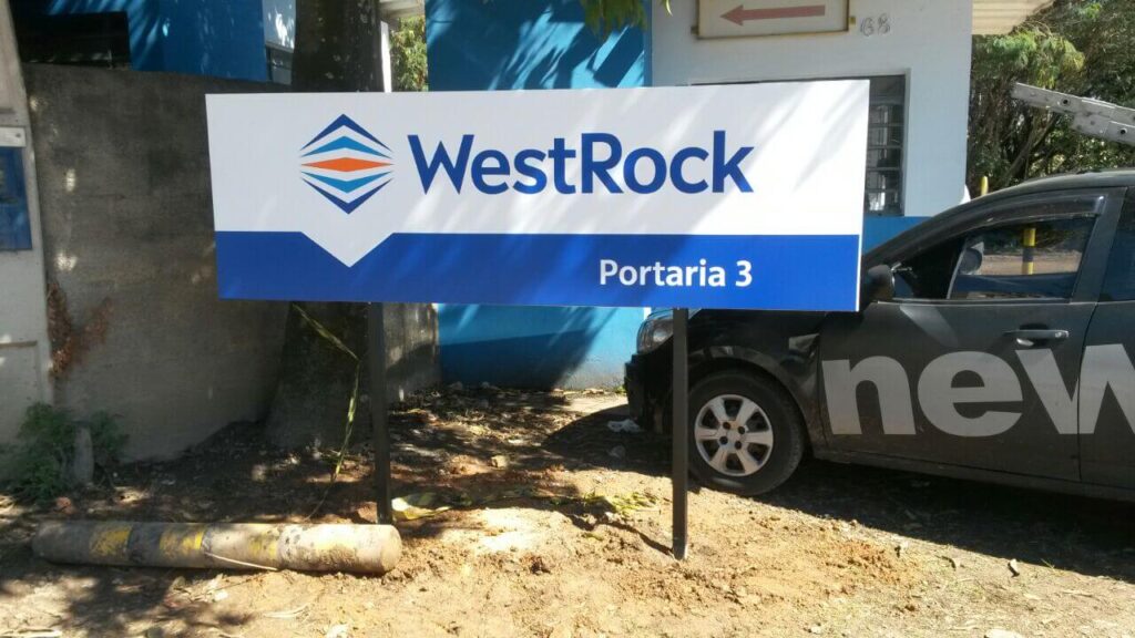 Placa WestRock portaria com a New Signs